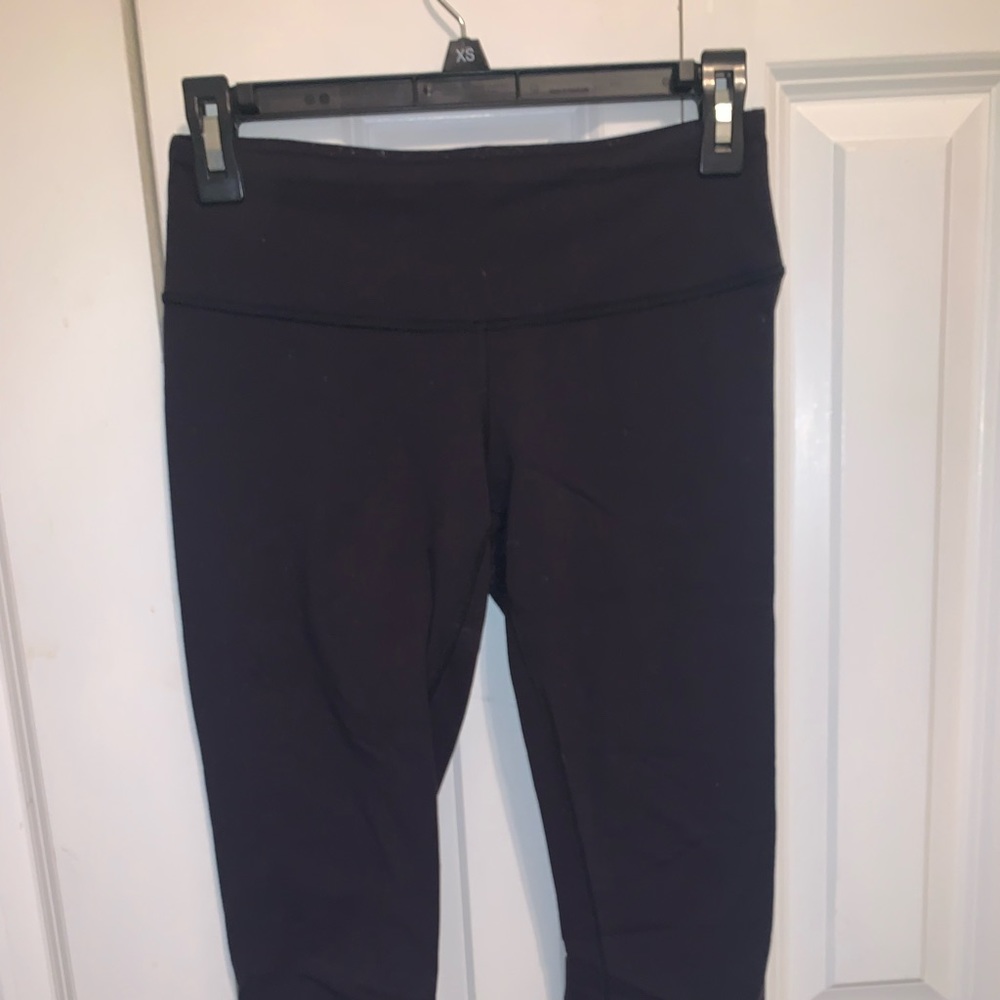 Cropped black lululemon leggings